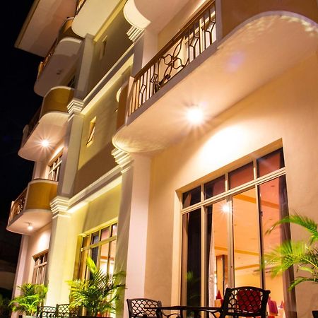 Hotel Lakefield Канди Экстерьер фото