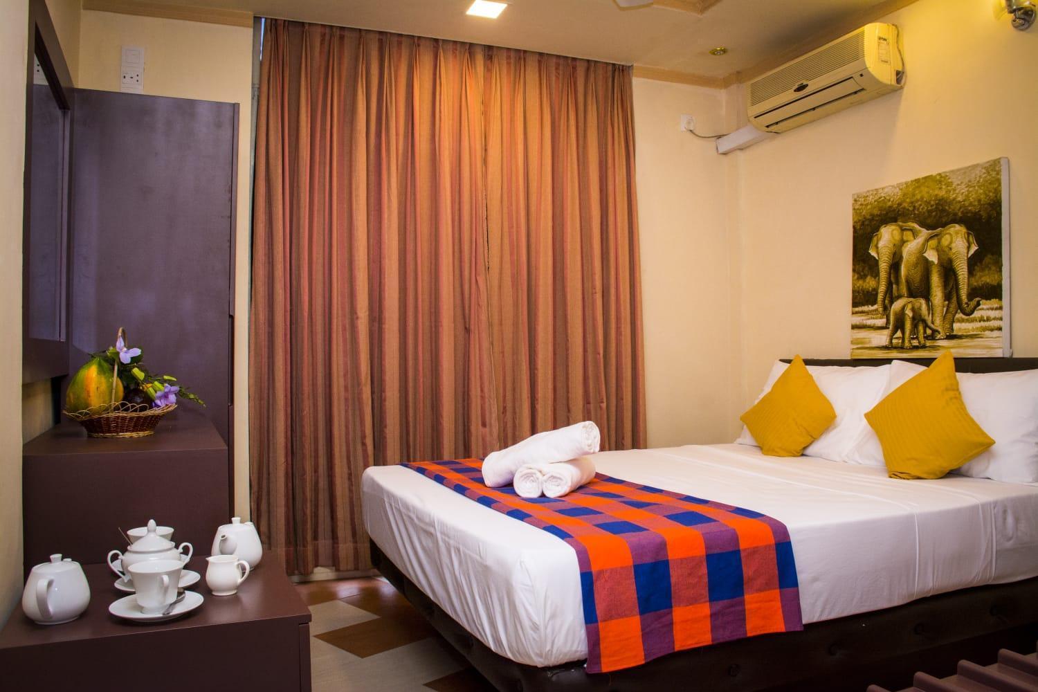 Hotel Lakefield Канди Экстерьер фото