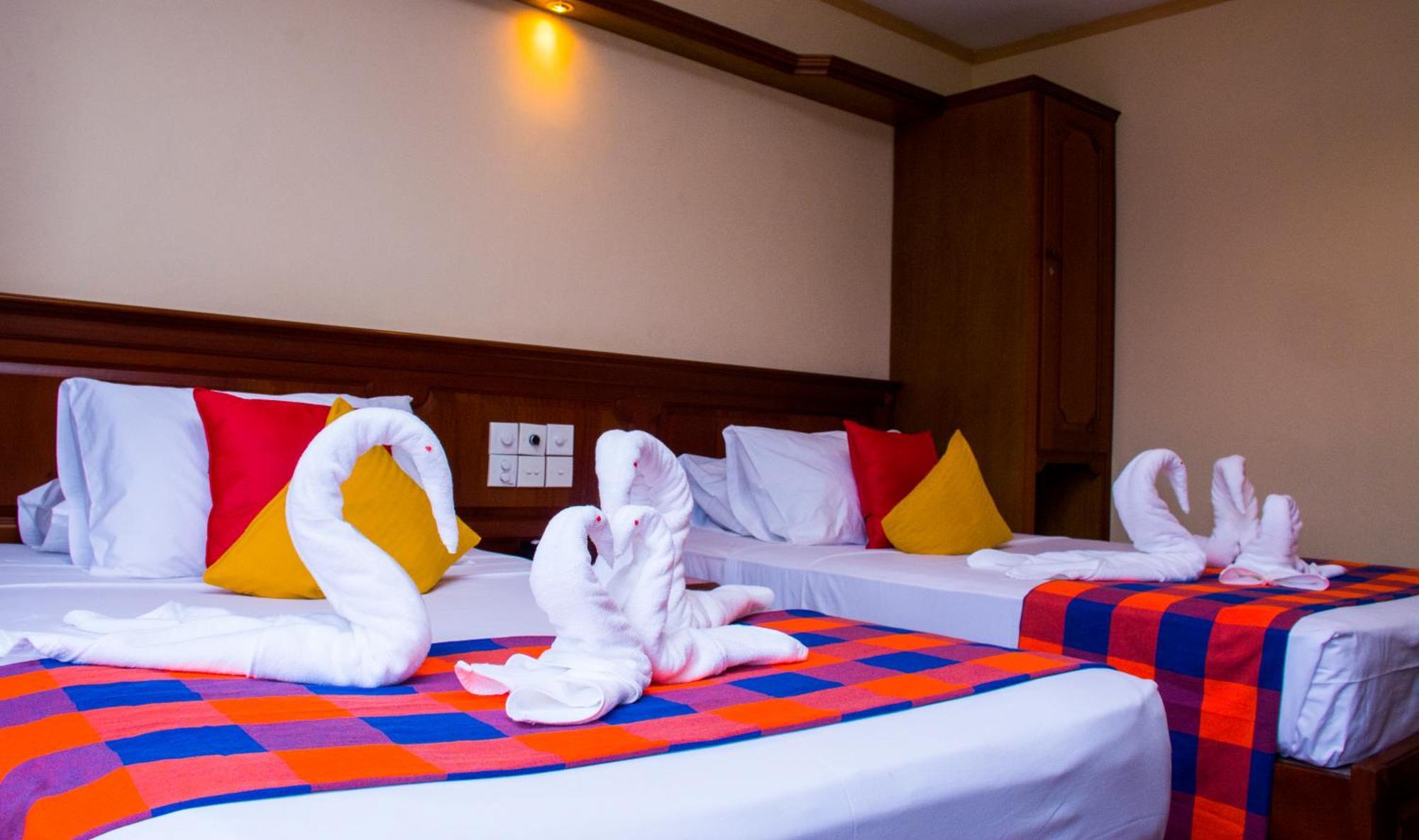 Hotel Lakefield Канди Экстерьер фото
