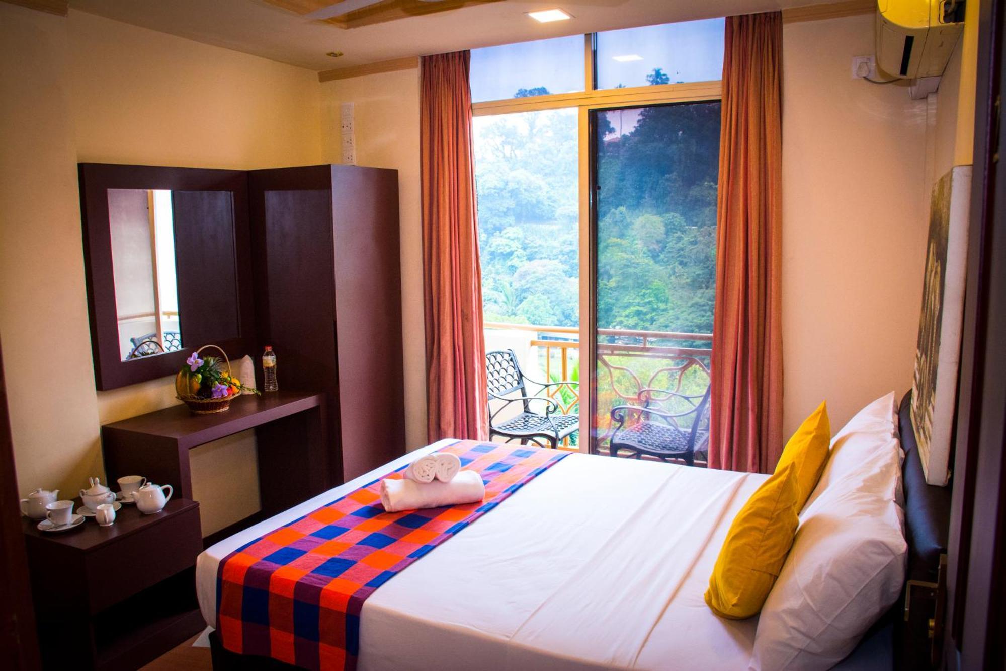 Hotel Lakefield Канди Экстерьер фото