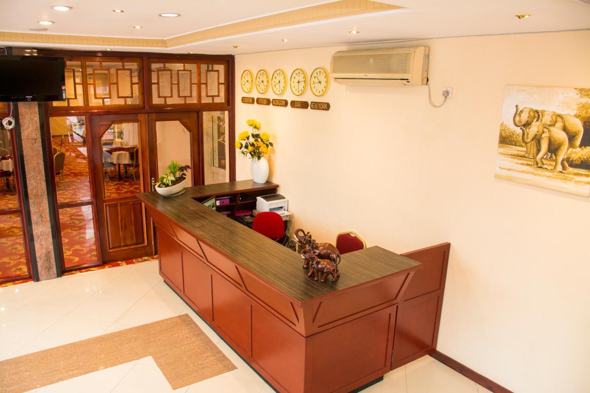 Hotel Lakefield Канди Экстерьер фото
