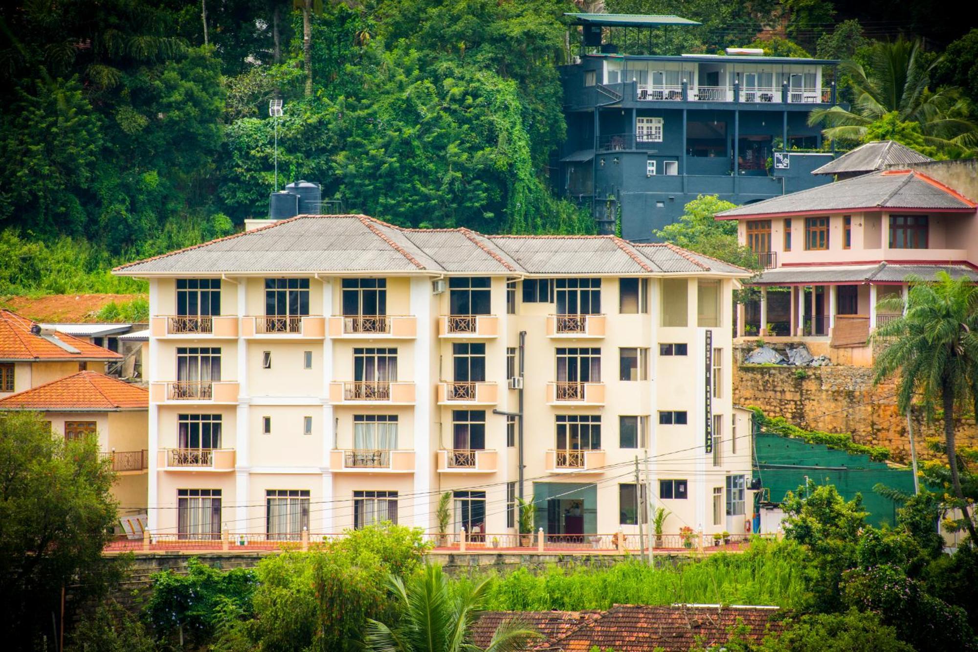 Hotel Lakefield Канди Экстерьер фото