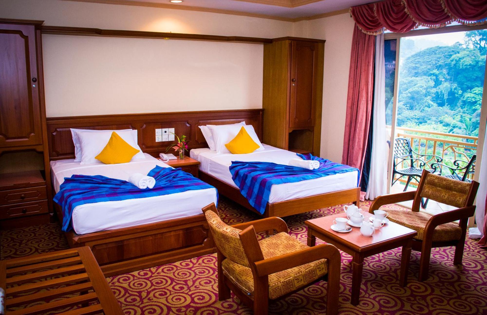 Hotel Lakefield Канди Экстерьер фото