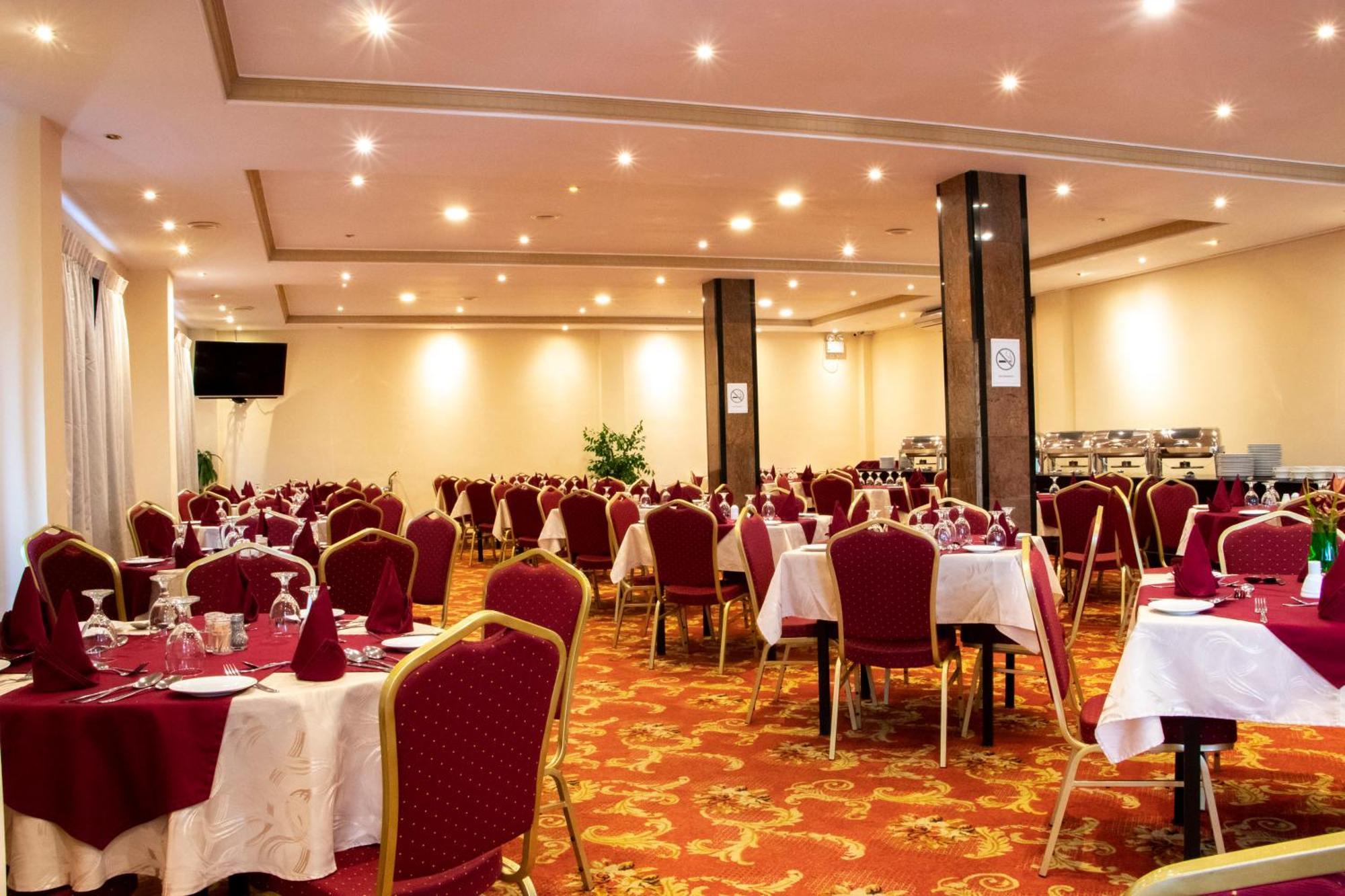 Hotel Lakefield Канди Экстерьер фото