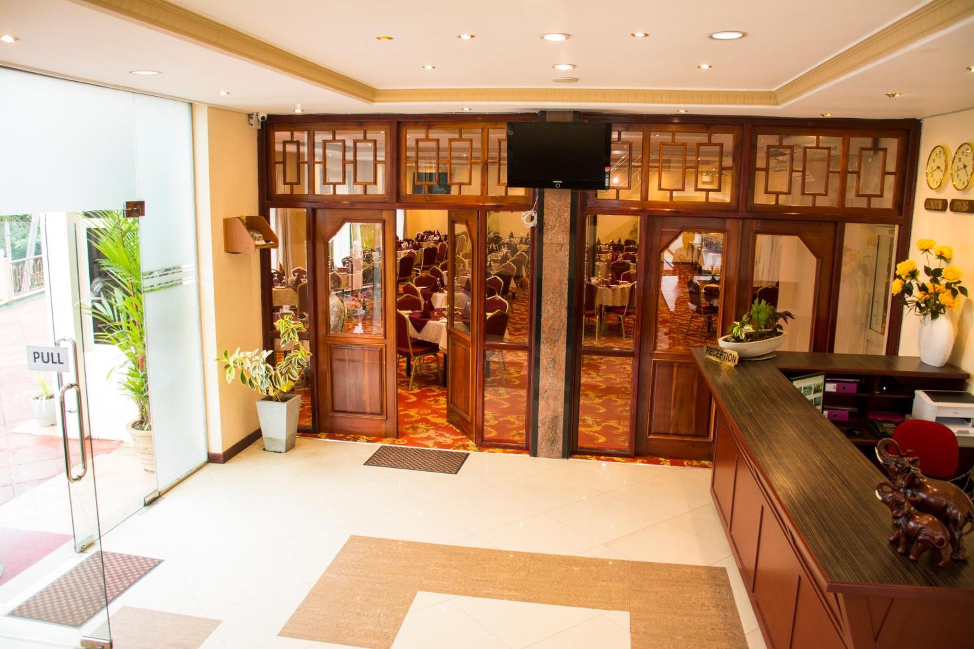 Hotel Lakefield Канди Экстерьер фото
