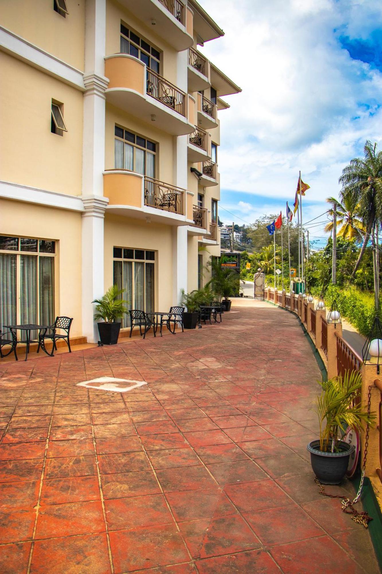 Hotel Lakefield Канди Экстерьер фото