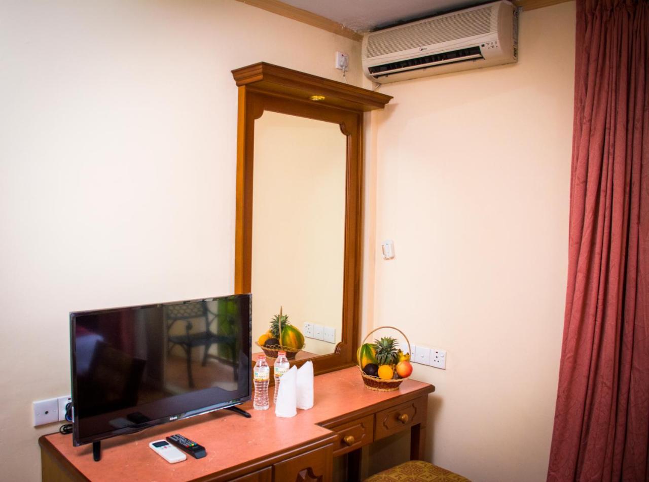 Hotel Lakefield Канди Экстерьер фото