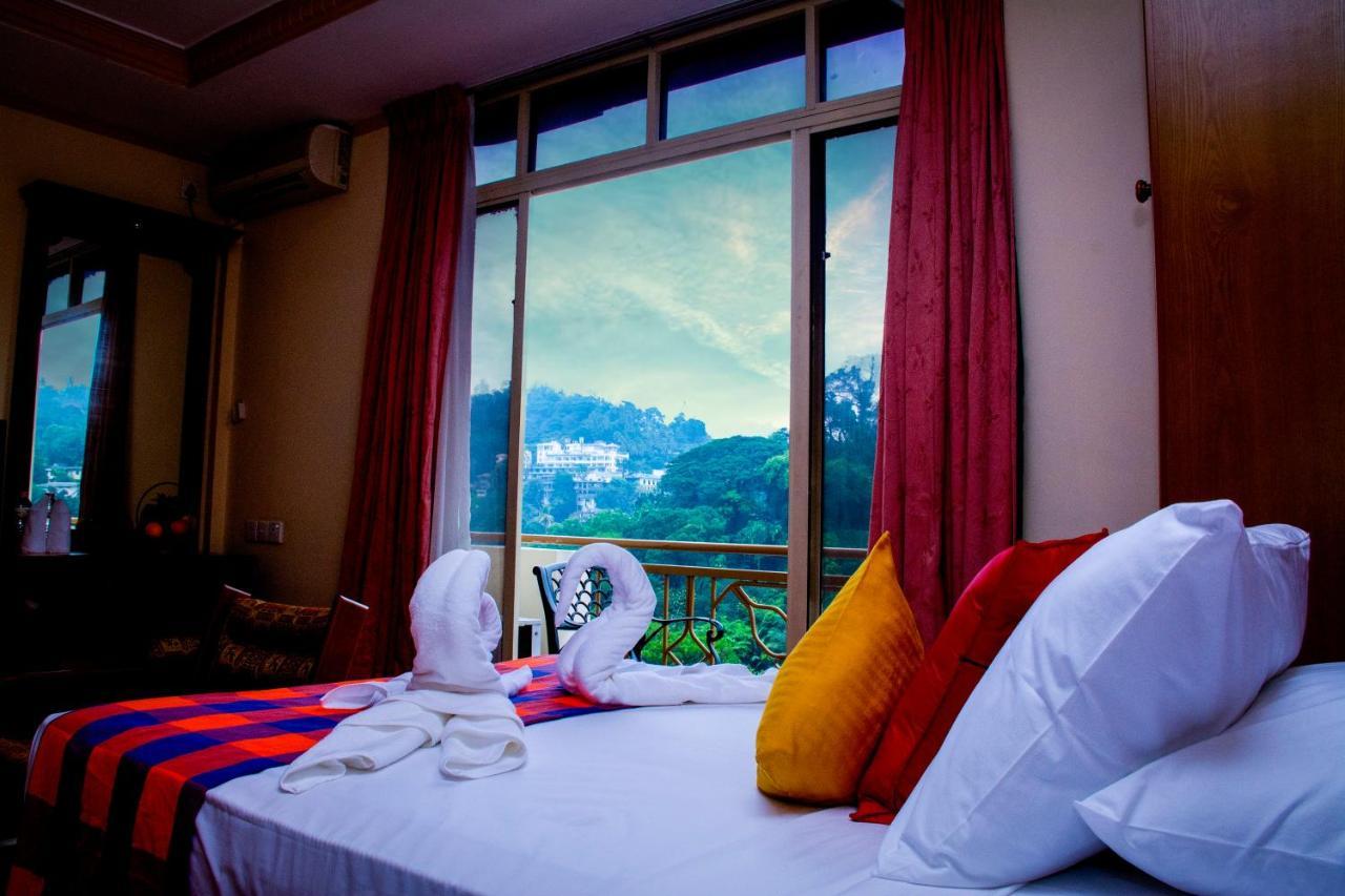 Hotel Lakefield Канди Экстерьер фото