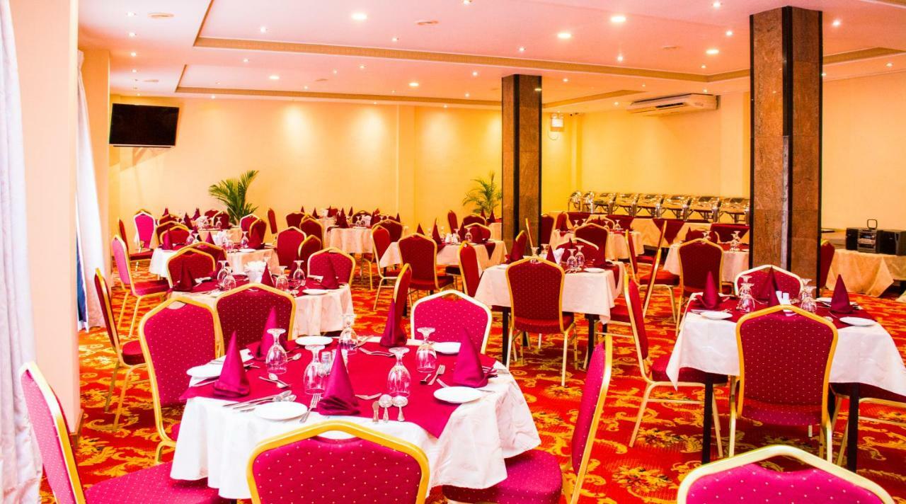 Hotel Lakefield Канди Экстерьер фото