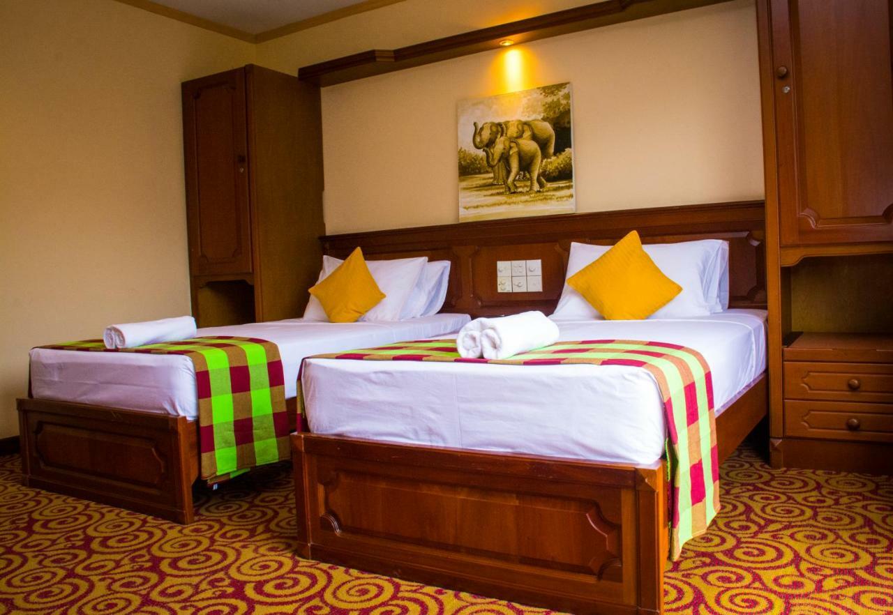 Hotel Lakefield Канди Экстерьер фото