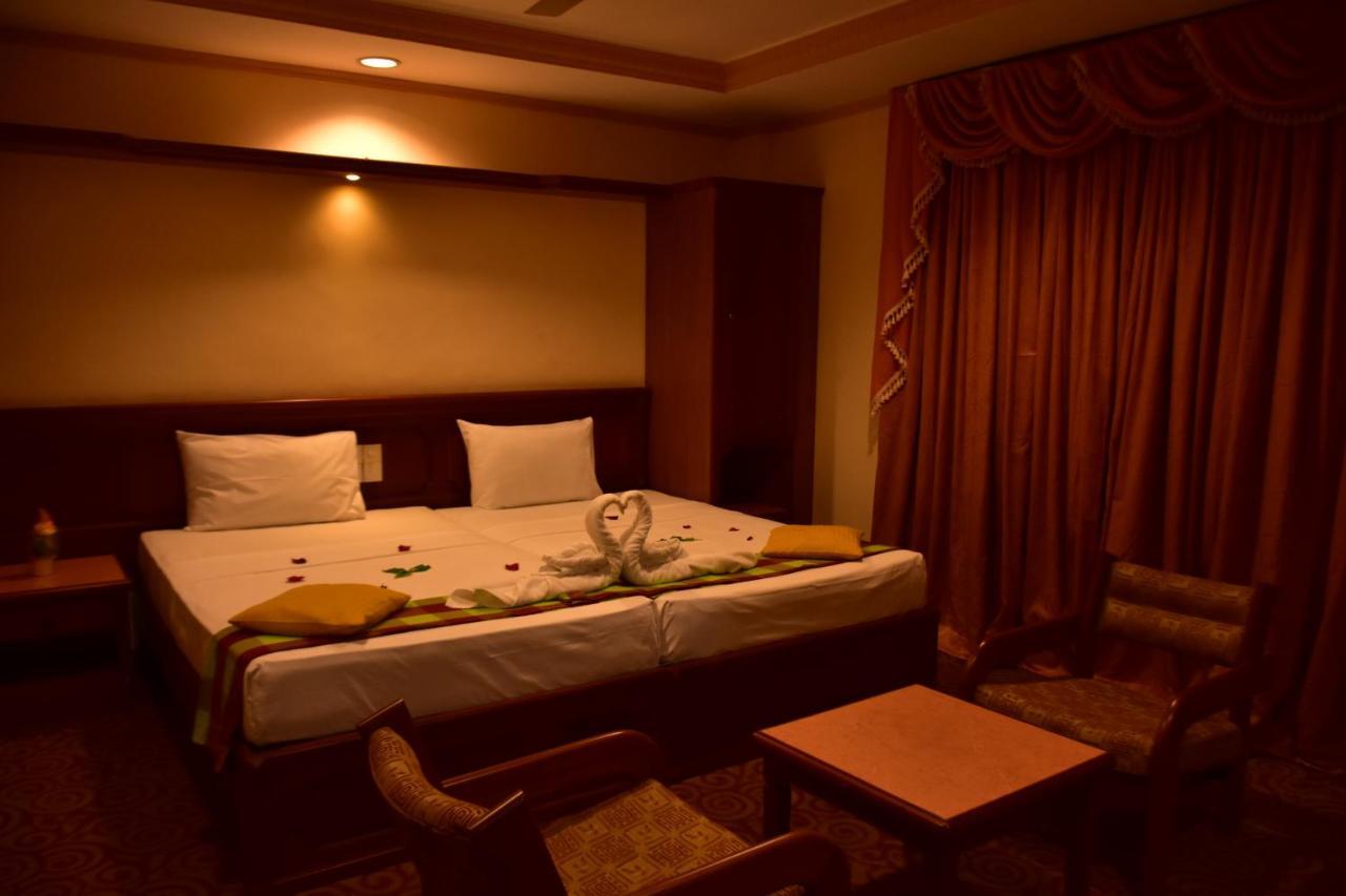 Hotel Lakefield Канди Экстерьер фото